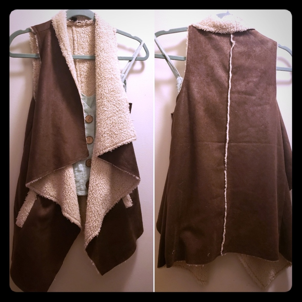 Shearling/Suede tan sleeveless cardigan overcoat.